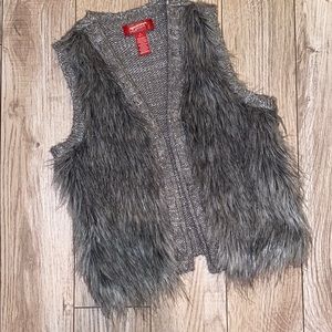 Arizona grey faux fur sleeveless vest girls size 6/7